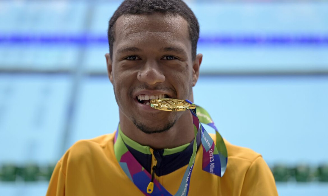 Gabriel Araújo fatura bicampeonato mundial nos 50 metros costas