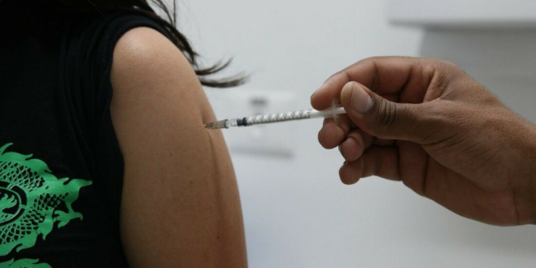 Vacinação é estratégia coletiva, diz secretária de Vigilância em Saúde