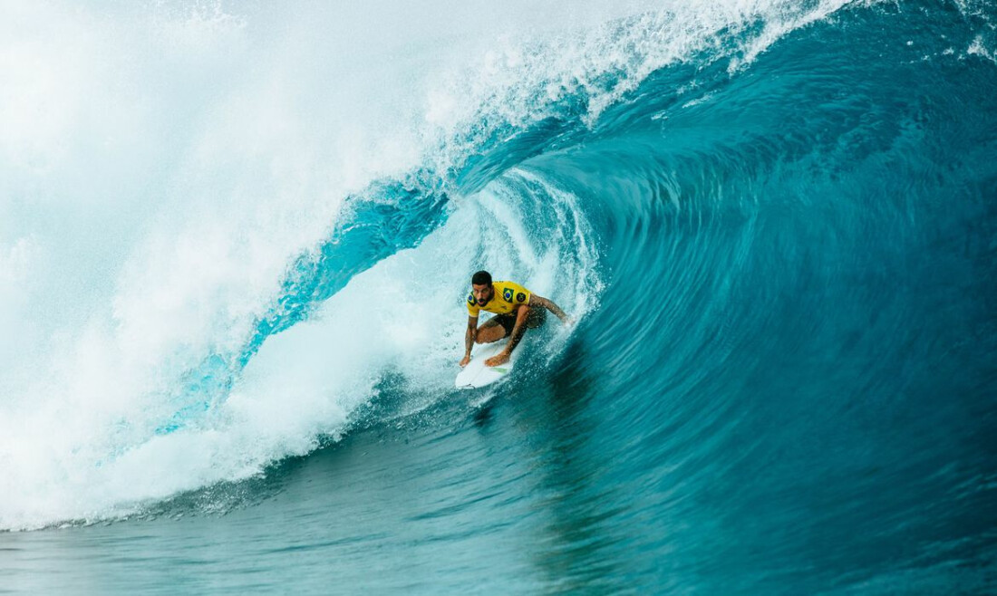 Surfe: Filipe Toledo avança em Teahupo’o e garante vantagem no Finals
