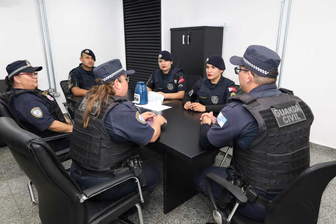 GCM de Suzano compartilha experiências com Patrulha Maria da Penha de Arujá
