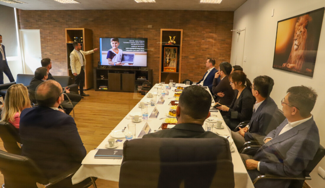 Investimento em tecnologia educacional de Mogi das Cruzes é referência para multinacional