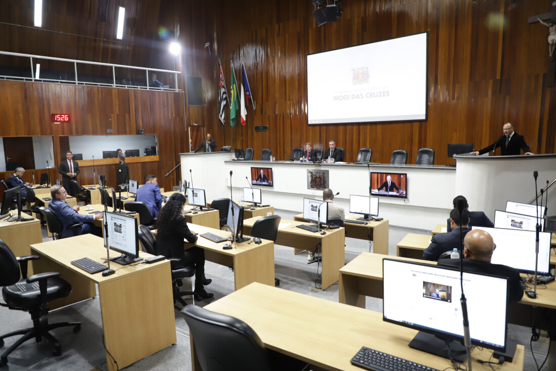 Câmara aprova revisão do Estatuto do Magistério sem a presença da categoria