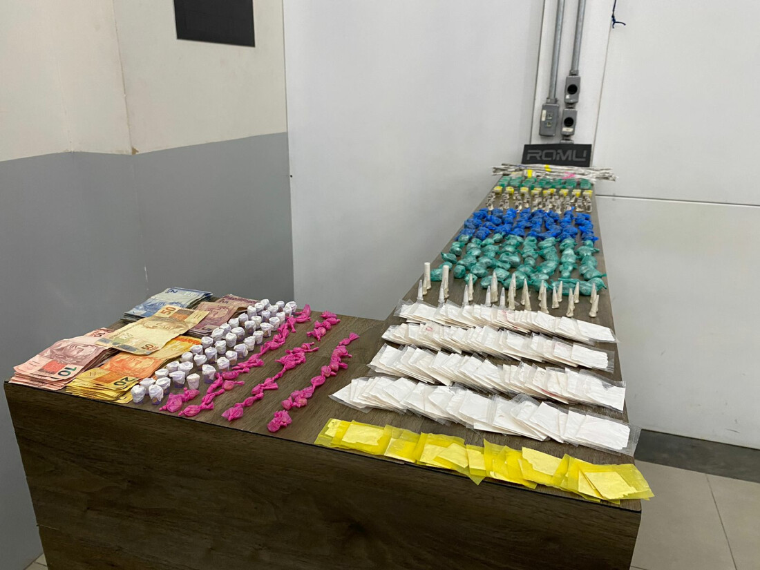 Equipe da ROMU flagra tráfico de drogas na Vila Brasileira