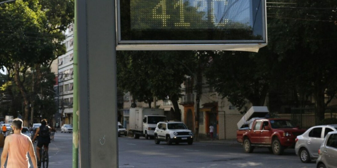 Rio: prefeitura autoriza servidores a usarem bermudas no verão