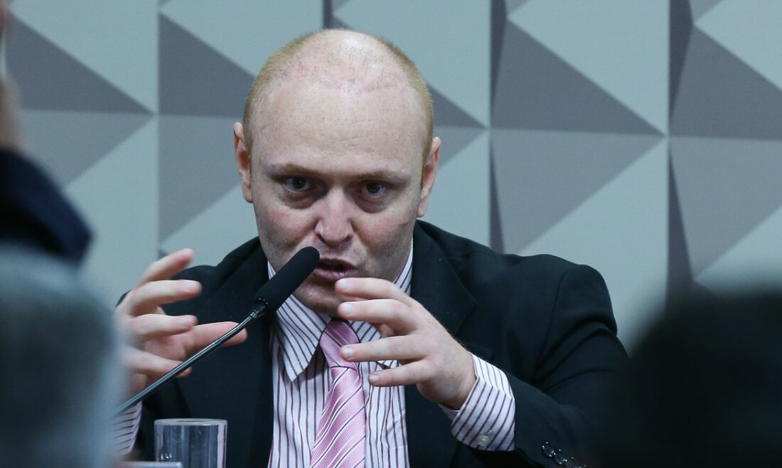 Após depoimento à CPMI, defesa vai pedir proteção a Delgatti