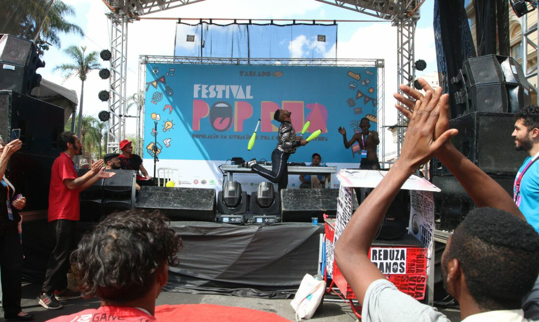Evento em SP celebra arte produzida por moradores em situação de rua