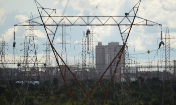 ONS reduz carga de linhas e adia manutenções em sistema elétrico