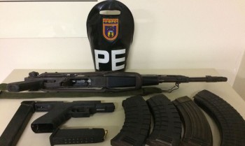 Especialistas veem risco em Rio premiar policial por fuzil apreendido