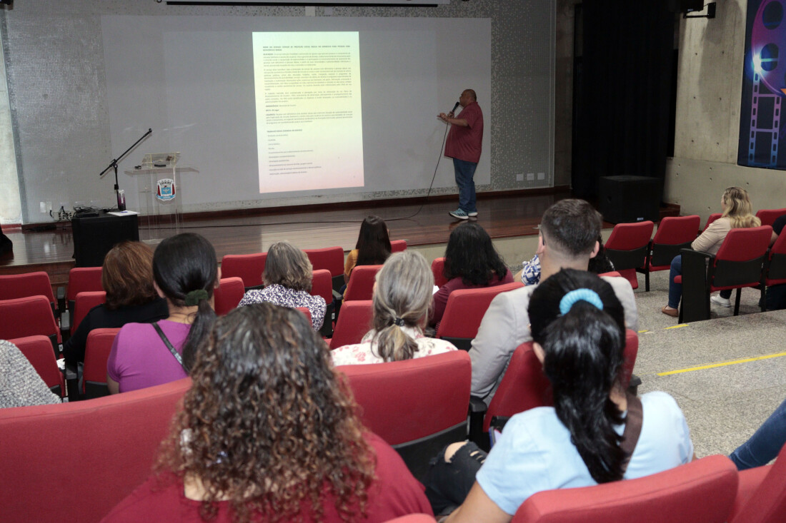 Novo serviço de proteção a idosos e deficientes é tema de reunião do Comas