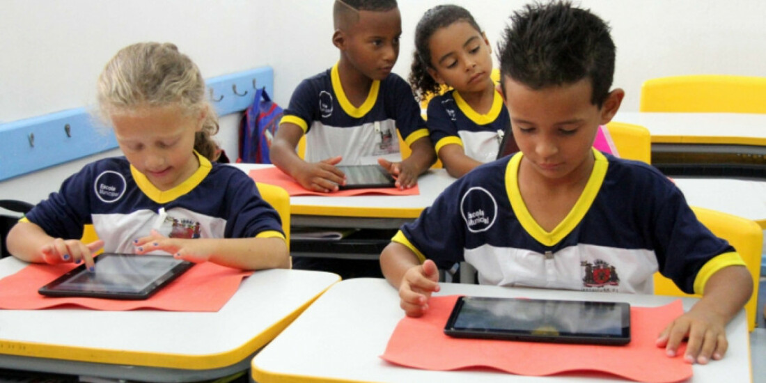 Uniforme e kit escolar devem ser entregues no início do ano