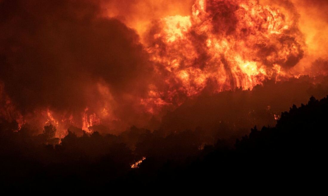 Incêndio florestal na Grécia é o "maior em solo europeu em anos"