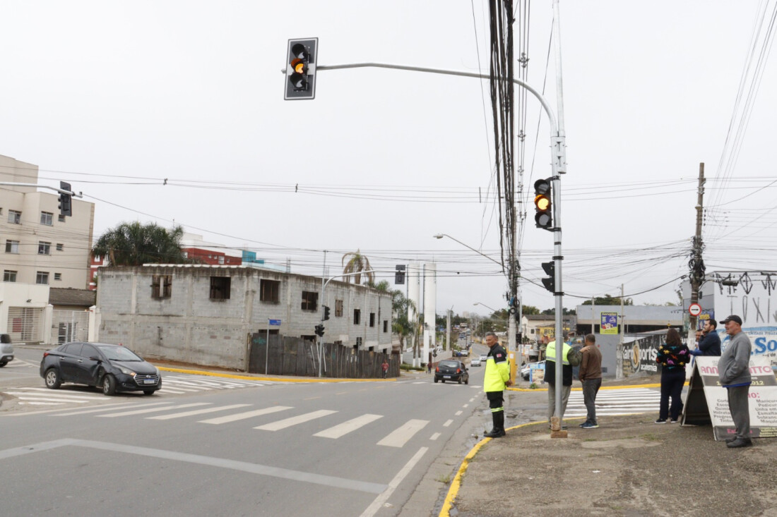 Novos semáforos começam a funcionar no Jardim Caxangá