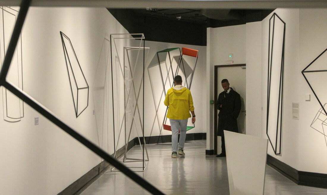 Geometria e arte cinética compõem retrospectiva de Sérvulo Esmeraldo