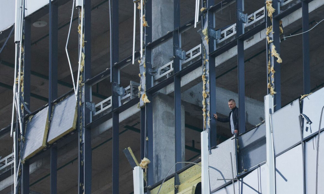 Drones ucranianos atingem seis regiões russas e destroem aviões