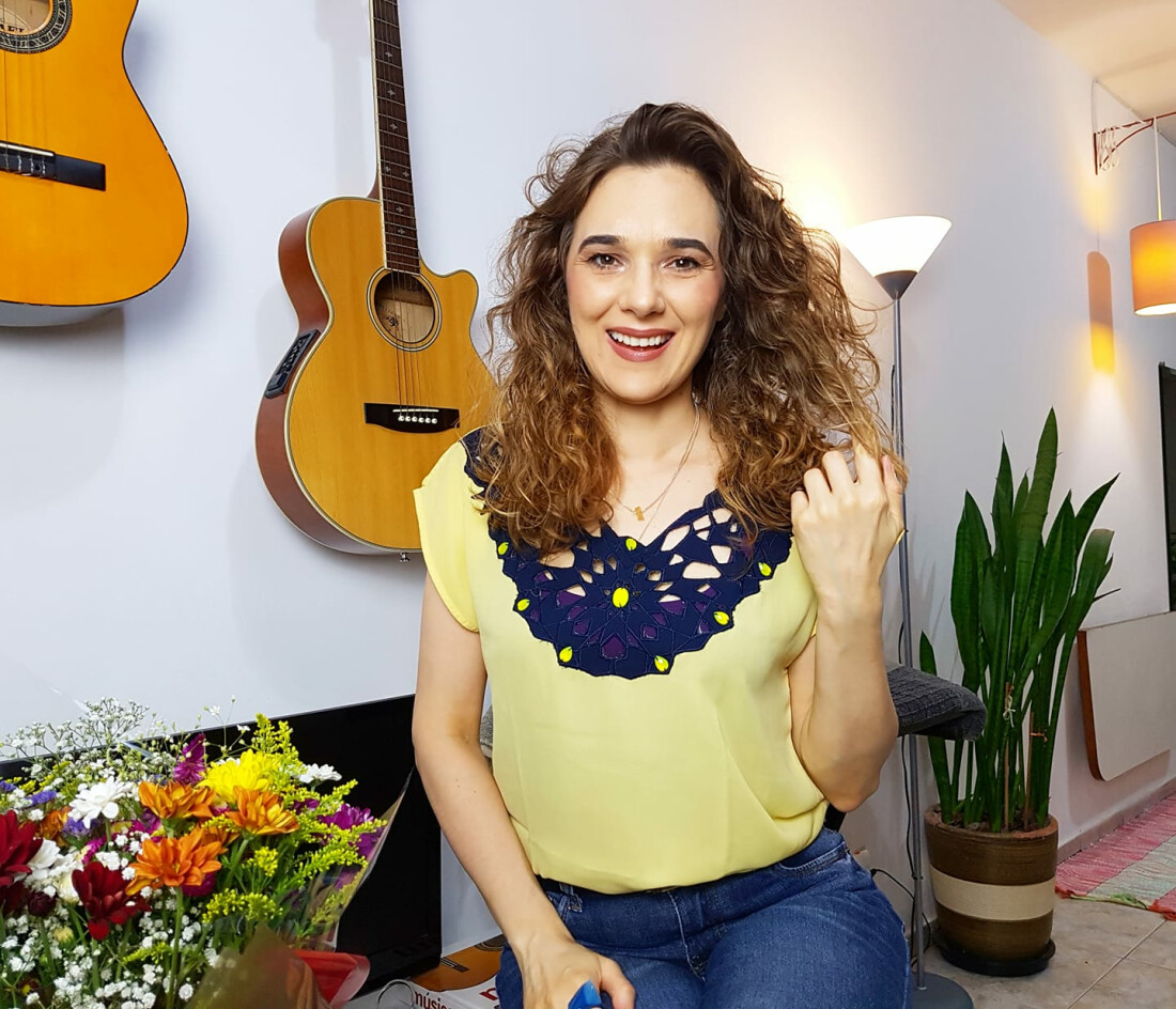 Mirianês Zabot canta Gonzaguinha na Estação Literária de Guararema