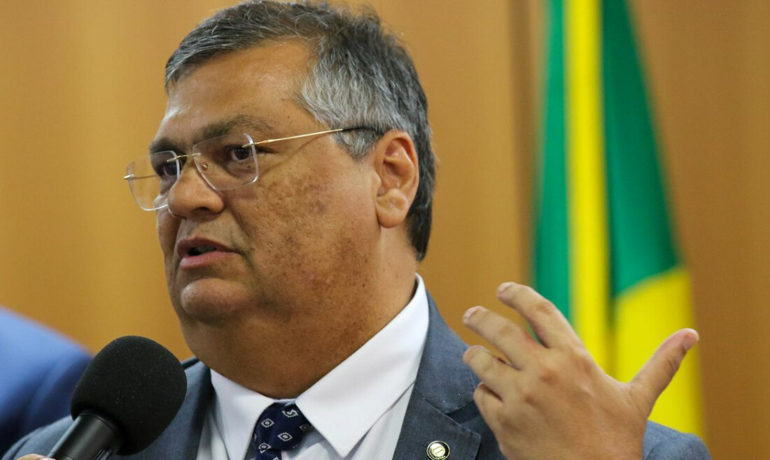 Dino diz que não tinha autorização para usar FN no 8 de janeiro