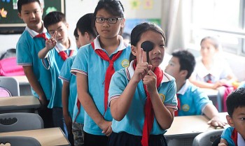 Escolas chinesas devem garantir atividade física para prevenir miopia