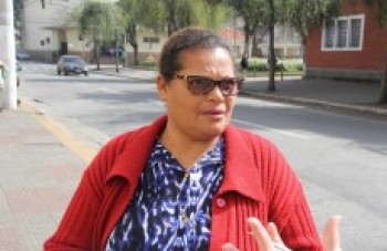 Pessoas tomam medidas para evitar os riscos