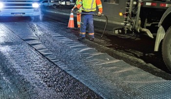 Trabalho de recuperação asfáltica na rua Ipiranga utiliza nova tecnologia