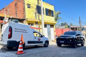 Polícia flagra furto de energia em fábrica de gelo de Ferraz