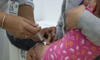 Governos e instituições científicas são melhores fontes sobre vacinas