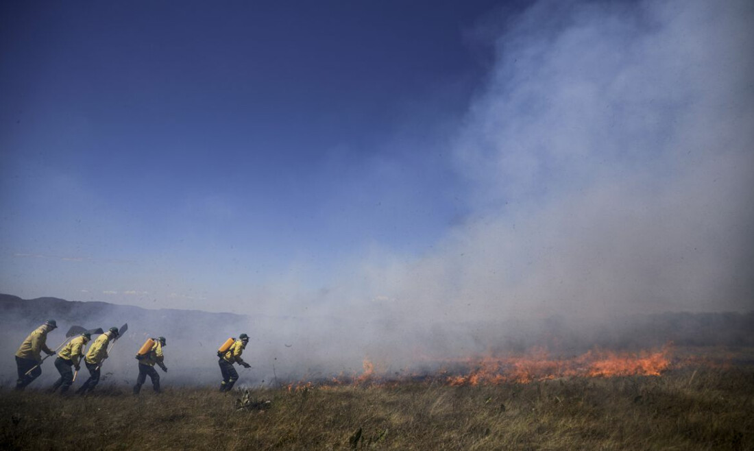 Quilombolas lideram combate ao fogo na Chapada dos Veadeiros