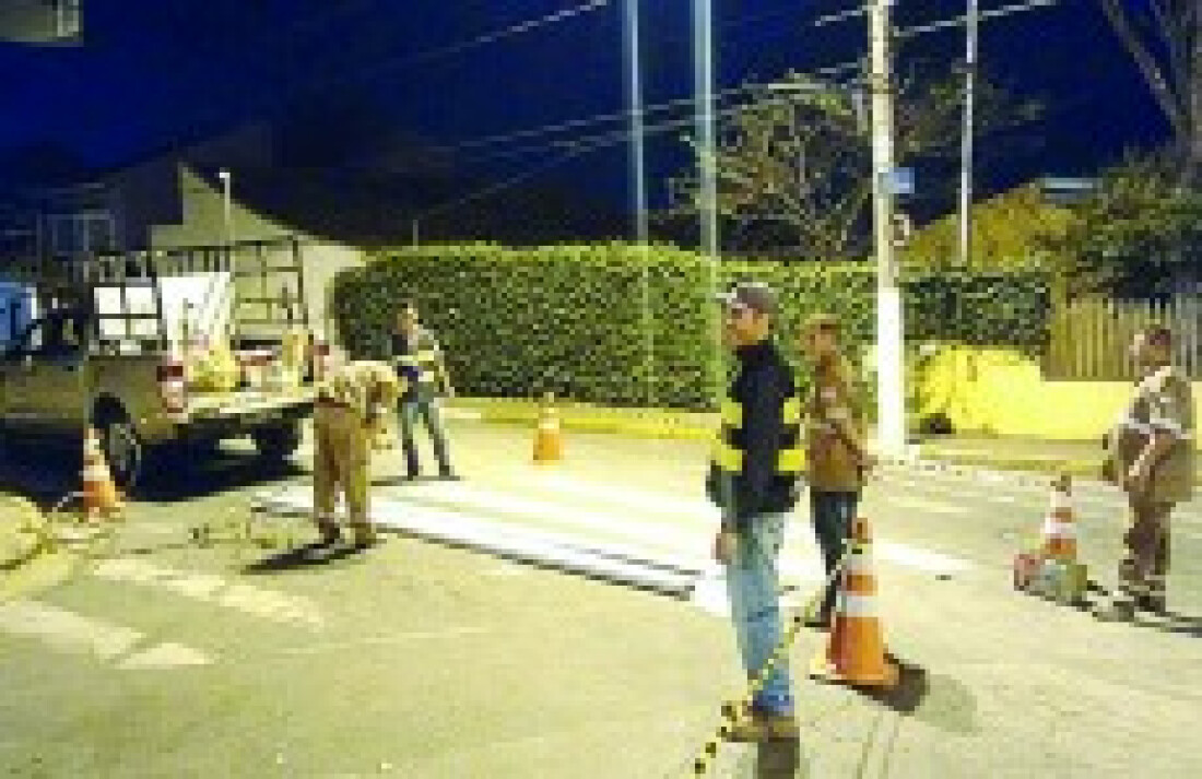 Trânsito: manutenção é feita durante a noite