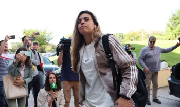 Jogadoras da Espanha se apresentam para treinos sob ameaça de sanções