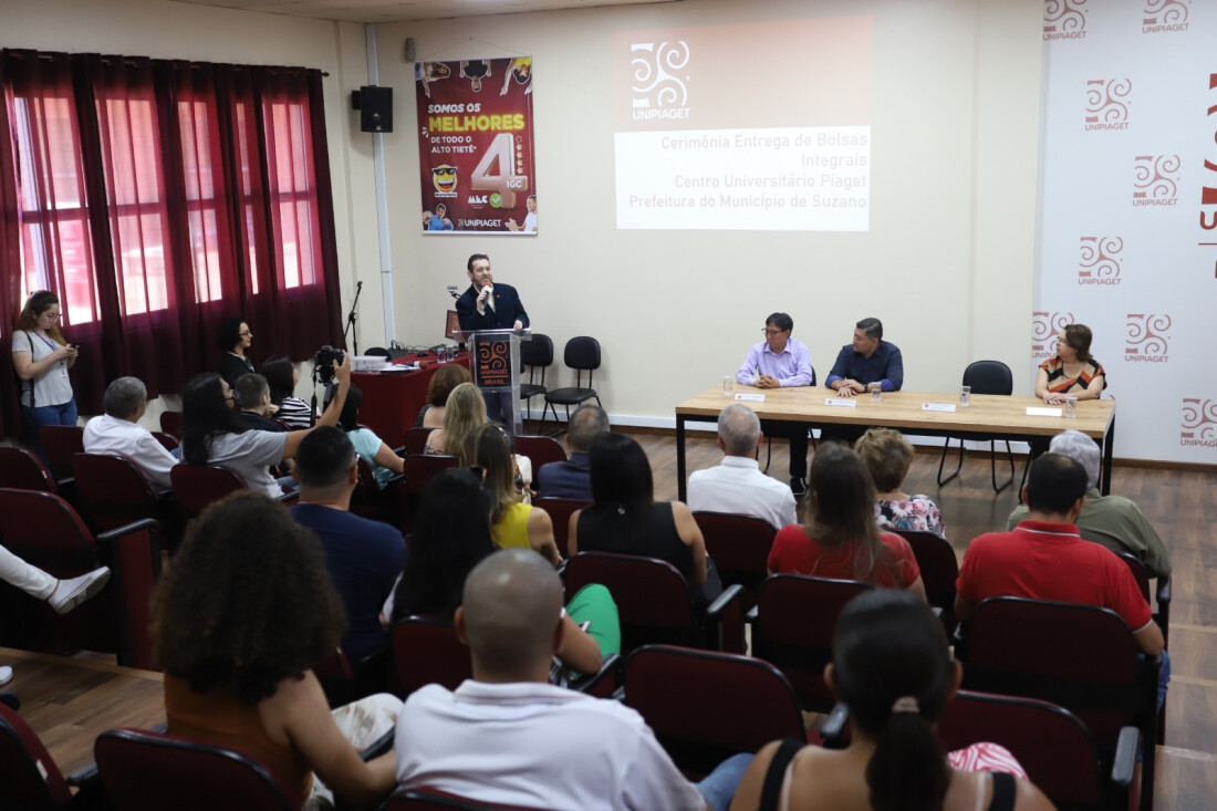 Unipiaget realiza cerimônia para entrega de bolsas de estudos