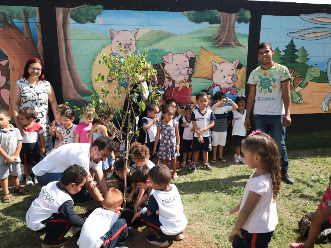 Viveiro Municipal de Suzano promove plantio em escolas do Jardim Europa 