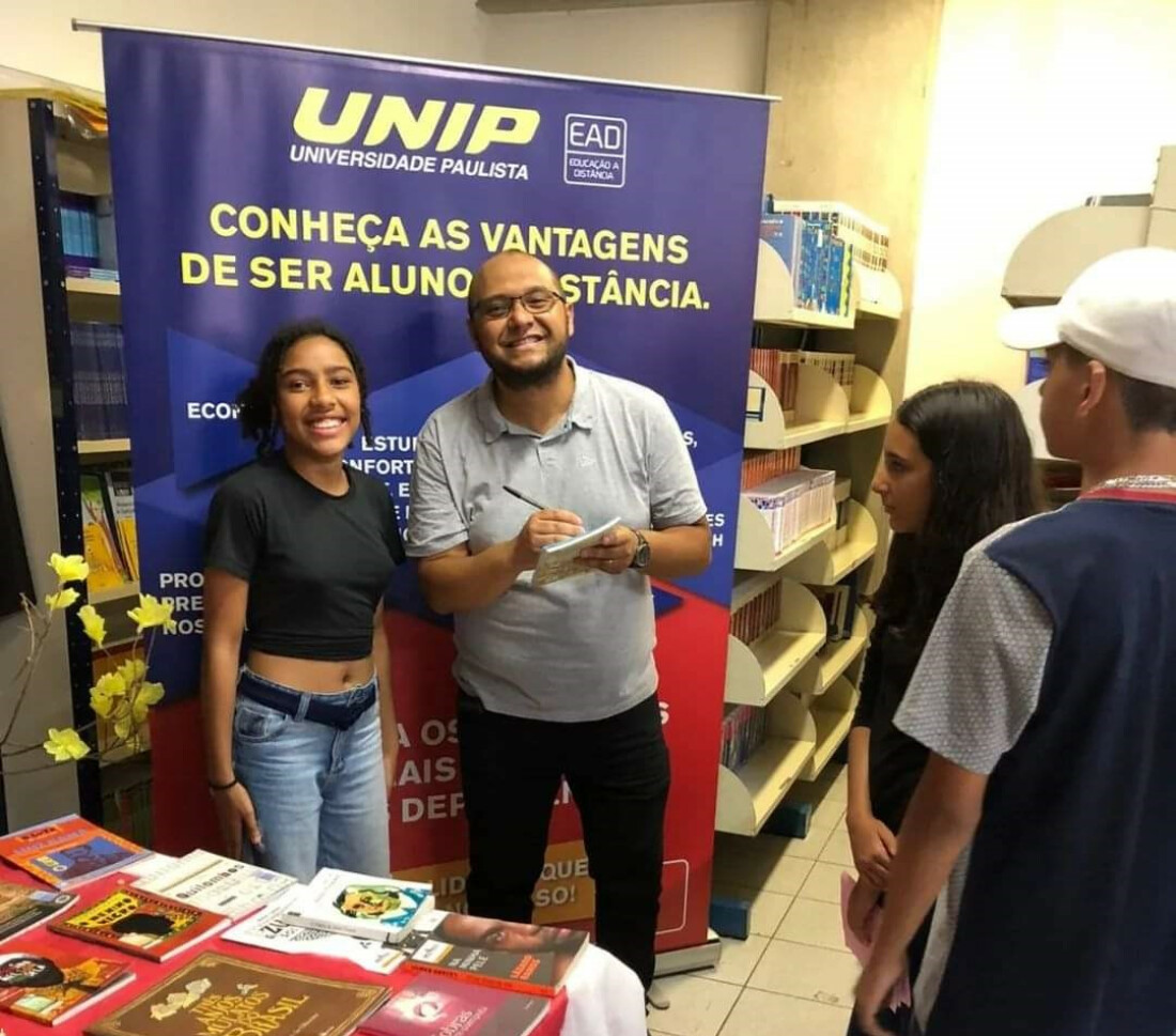 Escritor Marcelo Barbosa participa de projeto interdisciplinar em Ferraz 