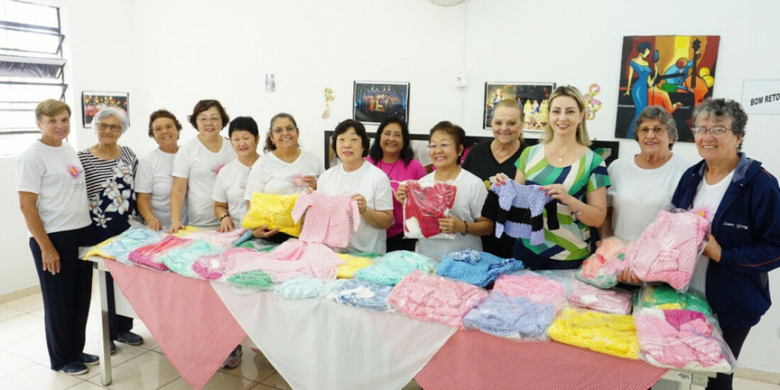 Grupo de Lian Gong faz doação de kits para gestantes