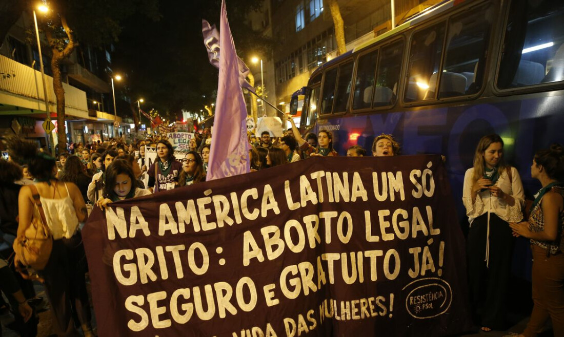 Onda verde propõe debate sobre aborto em países onde é criminalizado