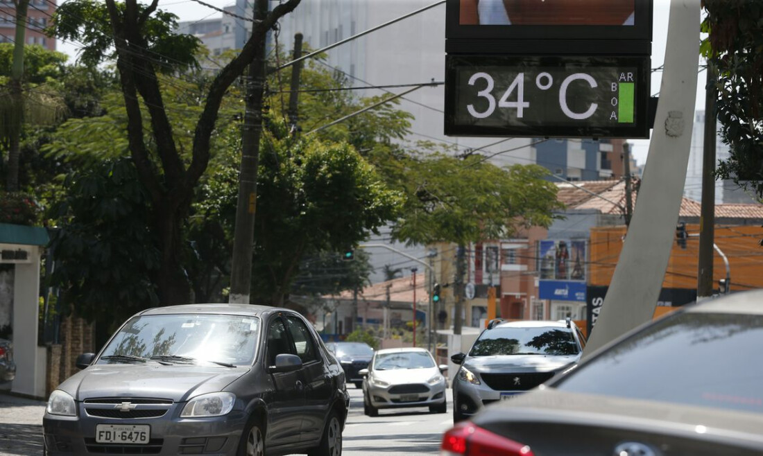 Pessoas em situação de rua sofrem com calor, dizem especialistas