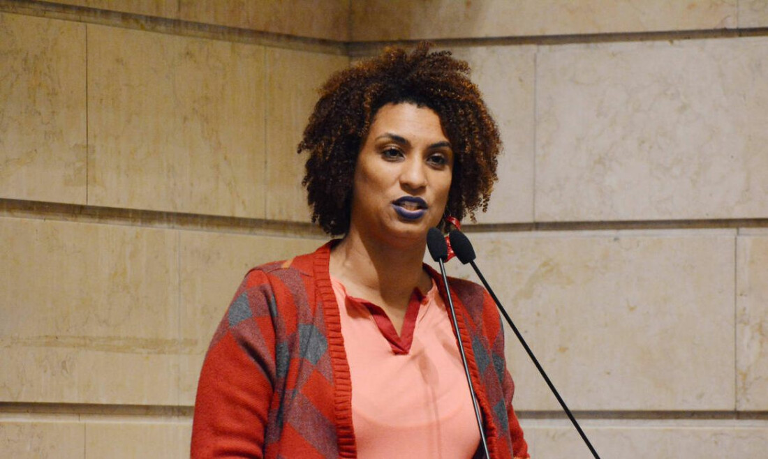 Sobrevivente de atentado contra Marielle Franco lança livro