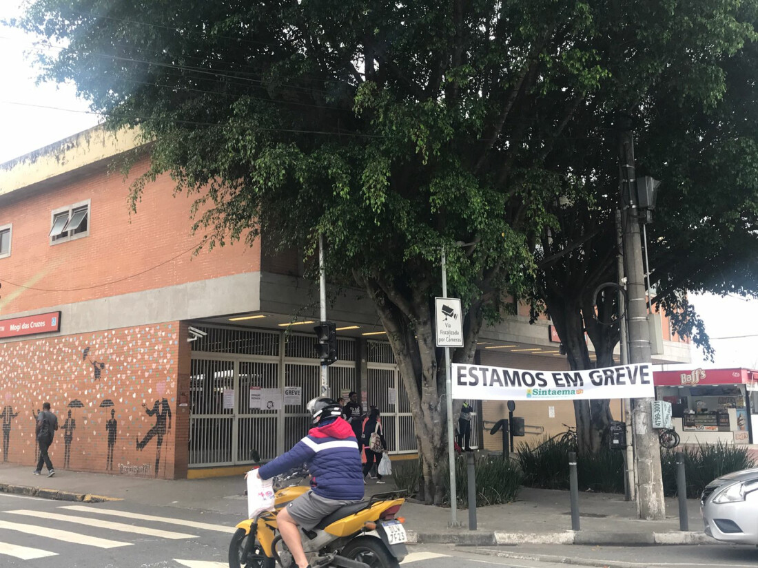 Greve paralisa linhas da região e prejudica usuários