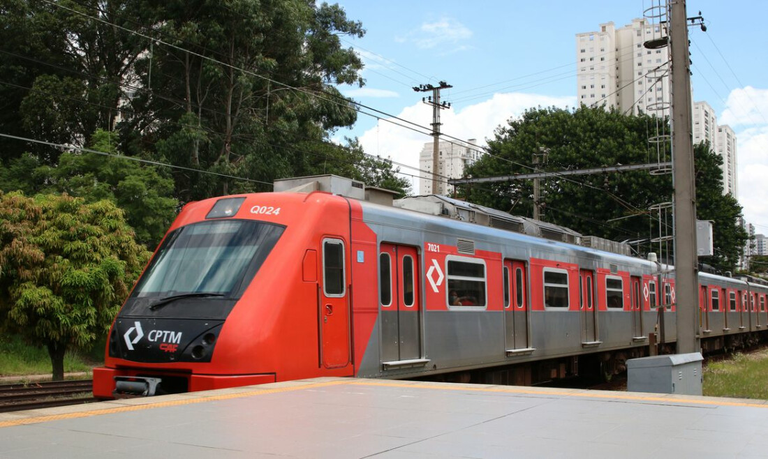 Linha de trem privatizada, em São Paulo, segue sem funcionar após pane