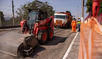 Nova Mogi de Recuperação Asfáltica atua em oito vias da cidade nesta semana