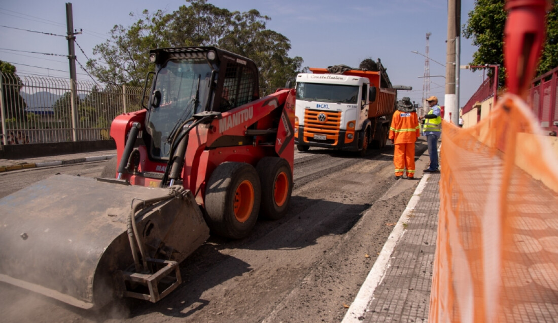 Nova Mogi de Recuperação Asfáltica atua em oito vias da cidade nesta semana