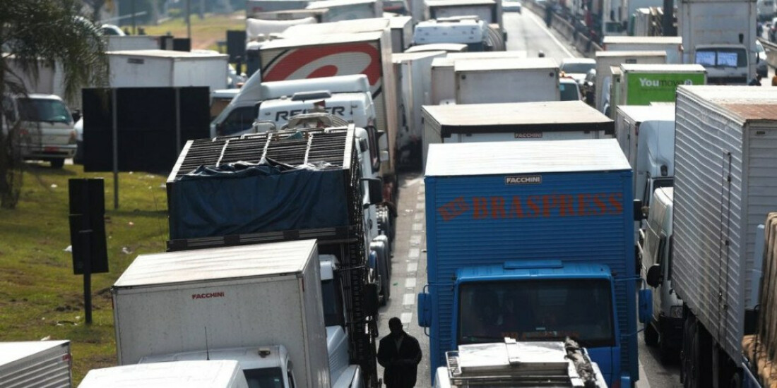 Rodovia dos Imigrantes tem grande congestionamento no sentido litoral
