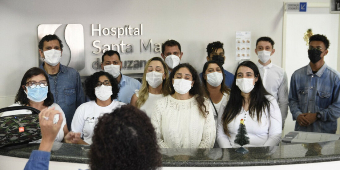 Coral de Natal emociona pacientes e colaboradores