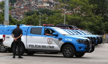 Ações em favelas do Rio buscam cumprir 100 mandados de prisão 