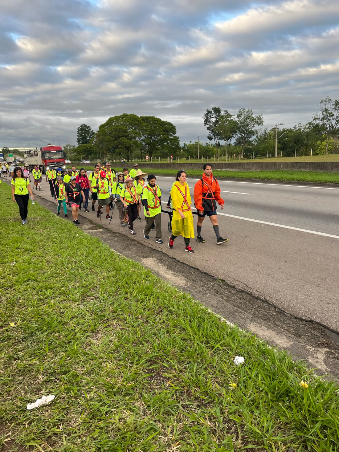 Romeiros superam desafios até Aparecida do Norte em nome da fé