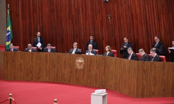 TSE suspende julgamento de Bolsonaro por abuso de poder nas eleições