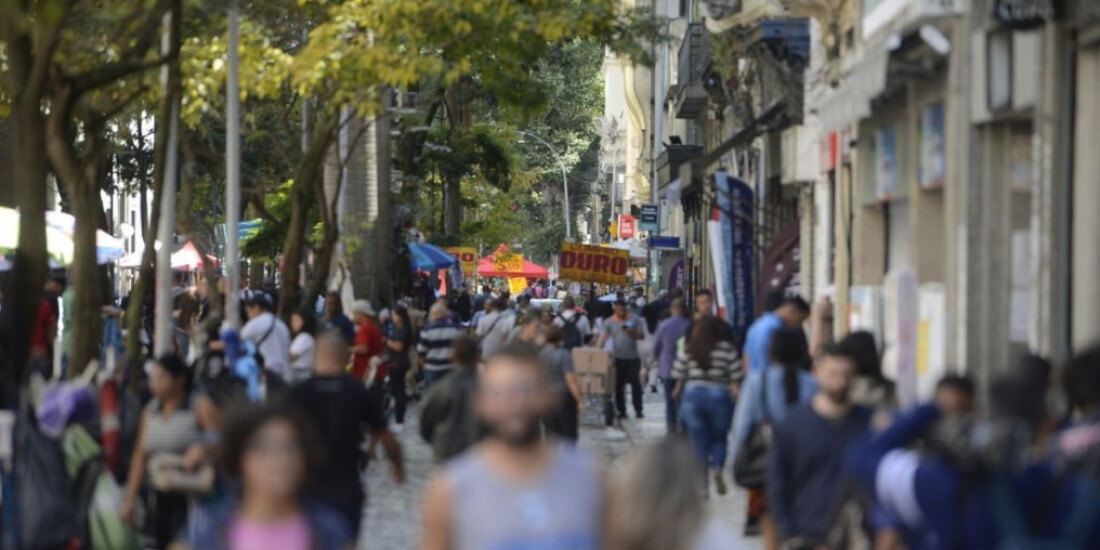 Casos de covid-19 seguem em queda no estado do Rio