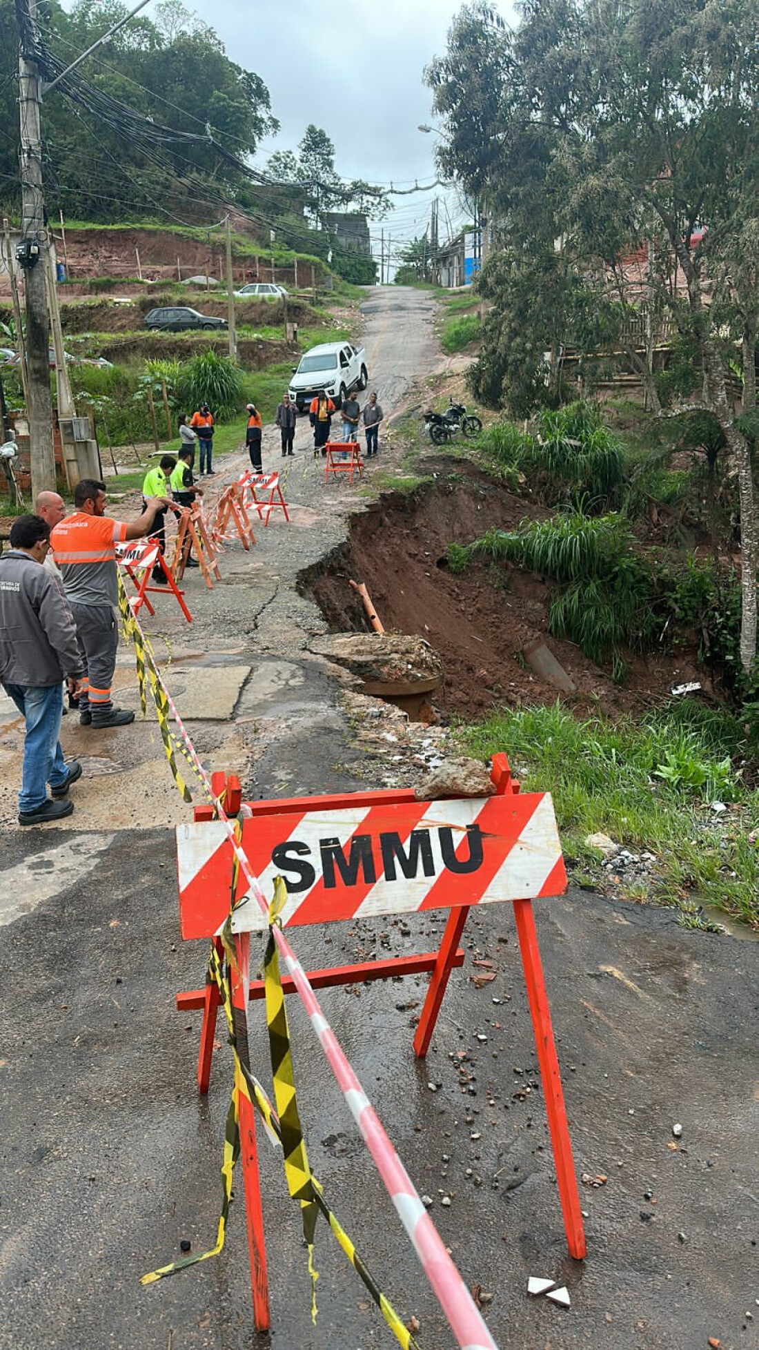 Chuva forte e vento causam estragos em três cidades da região 