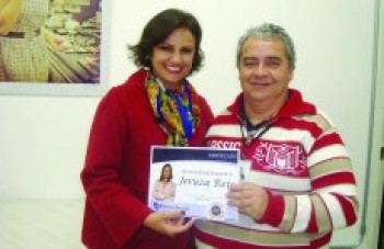 Vereadora Jeruza Reis recebe prêmio em Poá