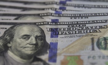 Dólar cai para R$ 5,03 e fecha no menor valor do mês