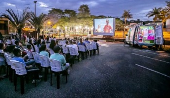 CineSolar chega a Mogi com cinema gratuito movido a energia solar 