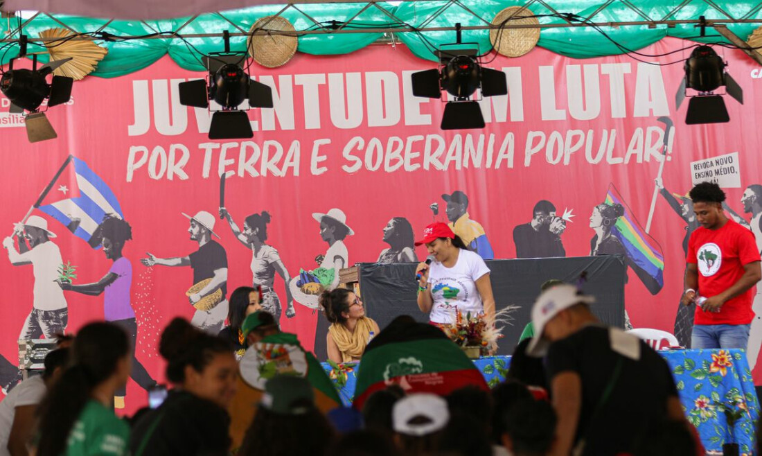 Juventude acampada debate luta pela terra e participação no poder